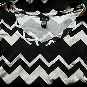 Rue 21 LS Black & White Chevron Top XL 14 16W